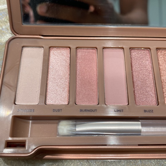 Urban Decay Naked 3 Eyeshadow Palette - Picture 2 of 7